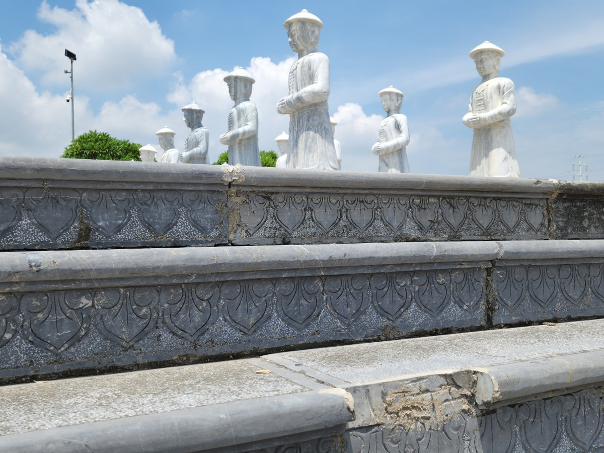 Dù được rót vốn hơn nghìn tỷ nhưng đến nay sau hơn 10 năm triển khai, dự án vẫn chậm tiến độ, nằm “đắp chiếu” trong một thời gian dài, nhiều hạng mục có dấu hiệu xuống cấp nghiêm trọng.