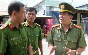 Nhân dân ấn tượng nhất là vụ đại tá Đinh Văn Nơi trực tiếp chỉ đạo vụ bắt giữ 51 kg vàng lậu từ Campuchia về Việt Nam vào ngày 30/10/2020. Đường dây buôn lậu này do Nguyễn Thị Kim Hạnh (52 tuổi, tức Mười Tường) cầm đầu. Công an tỉnh An Giang đã triệt phá thành công đường dây vận chuyển 470.000 USD (tương đương gần 11 tỷ đồng) do tay chân của bà "trùm" buôn lậu Mười Tường thực hiện.