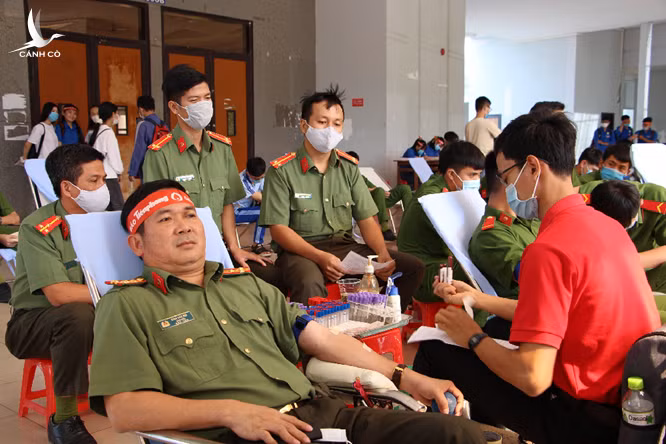 Từ số điện thoại này, trực ban tiếp nhận nhiều tin tố giác về các loại tội phạm, trong đó có cả tình hình dịch bệnh, vấn đề an sinh ở nhiều địa phương…