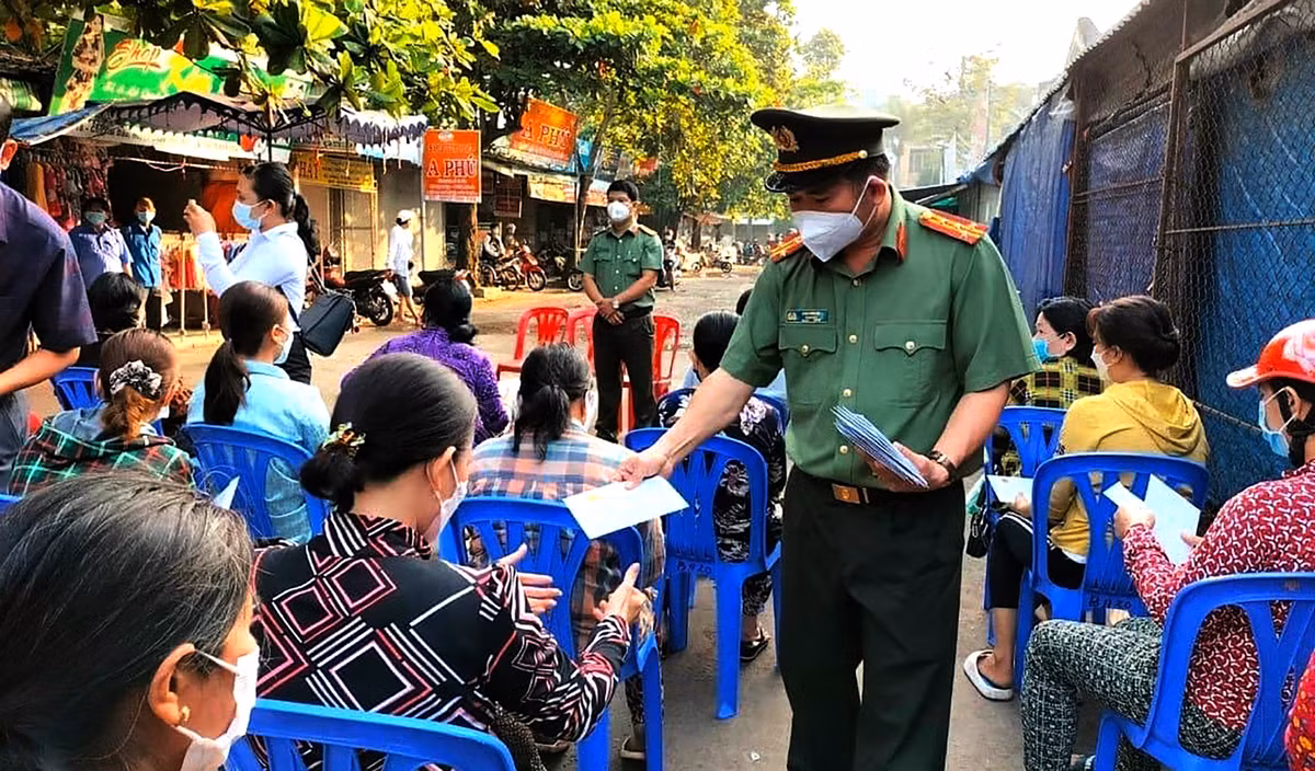 Dưới sự chỉ đạo của đại tá Đinh Văn Nơi, ngày 2/3/2021, lực lượng công an khám xét Công ty TNHH thương mại và sản xuất Gia Thịnh ở TP Châu Đốc do Trần Trí Mãnh làm giám đốc. Qua đó, công an giữ hơn 1.000 thùng nhớt và phụ tùng xe máy, ô tô giả. Khi lực lượng Công an An Giang bắt giữ kho hàng giả của Mãnh đã lộ ra đường dây chạy điều chuyển đại tá Đinh Văn Nơi đi nơi khác với giá 20 tỷ đồng.