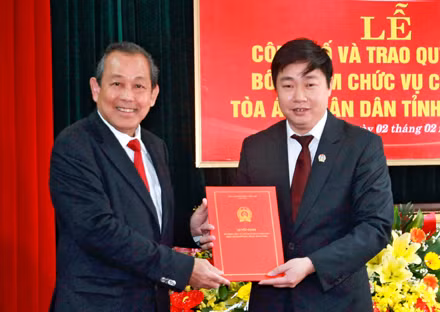 Ông Mai Khanh, Tỉnh ủy viên, Chánh án Toà án nhân dân tỉnh, Ủy viên.