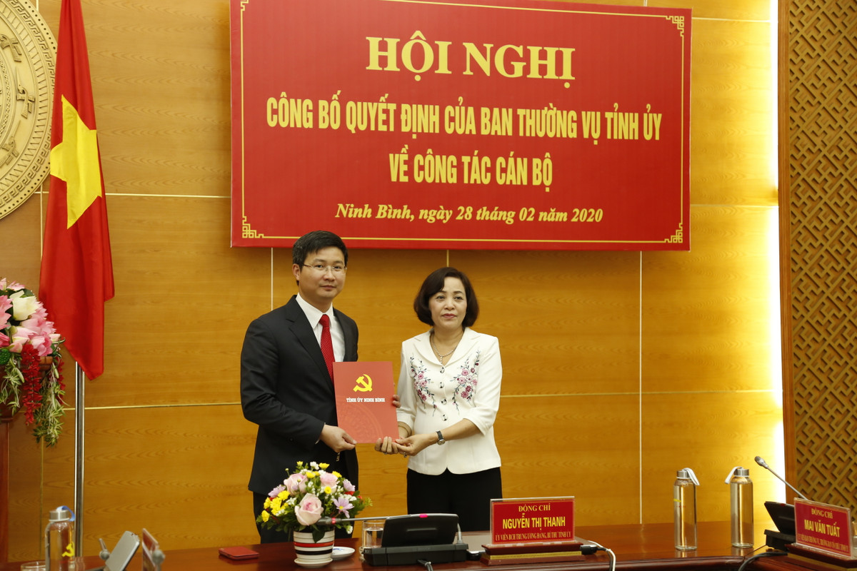 Ông Lê Văn Cường, Tỉnh ủy viên, Chánh Văn phòng Tỉnh ủy, Ủy viên.