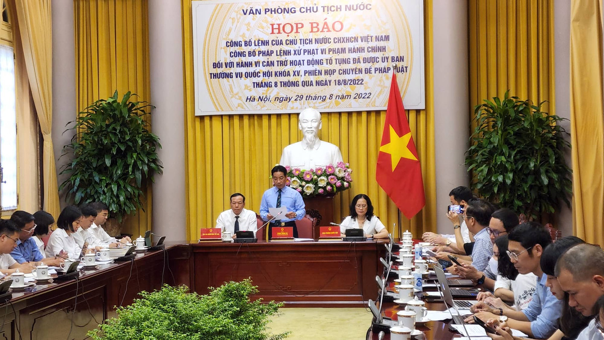 Phap lenh xu phat hanh vi can tro hoat dong to tung