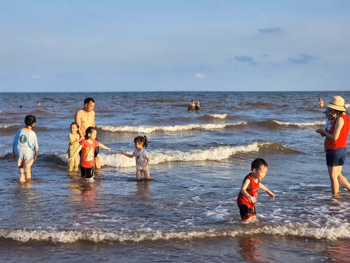 Được biết, sau giải tỏa các ki ốt, thị trấn Quất Lâm sẽ giao cho các cán bộ phụ trách lĩnh vực địa chính, môi trường xây dựng kế hoạch trồng mới cây xanh chắn gió, cát và chắn sóng tại khu vực đã quy hoạch.