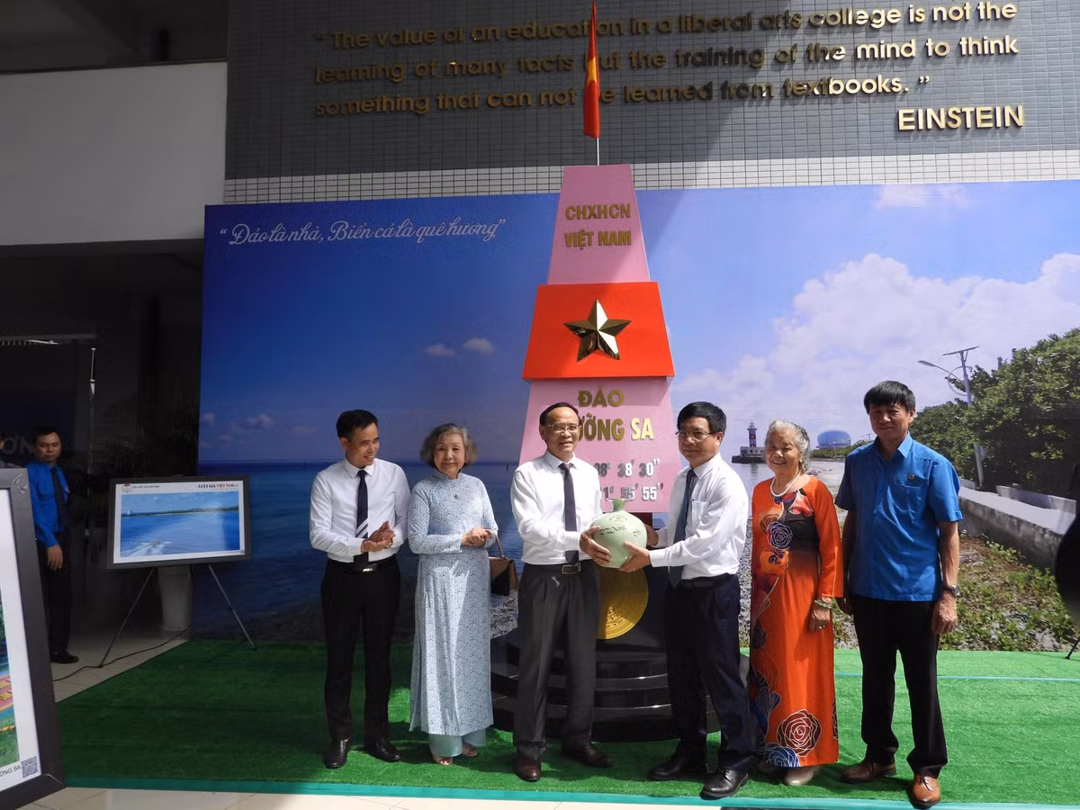 Tuan le trung bay anh voi chu de “Tu hao bien, dao Viet Nam”-Hinh-3