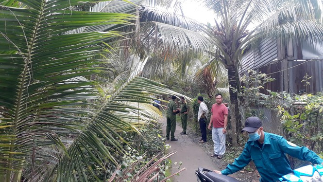  6. Phát hiện thi thể lõa thể, trên bắp tay có hình xăm trên sông: Ngày 6/11, Công an huyện Chợ Gạo, tỉnh Tiền Giang đang điều tra,xác định xác định danh tính nạn nhân tử vong trên sông Bảo Định. Theo đó, vào sáng cùng ngày, trong lúc điều khiển ghe máy đi trên sông Bảo Định, đoạn qua xã Phú Kiết, huyện Chợ Gạo người dân đã phát hiện một thi thể không mặc quần áo trôi trên sông. 