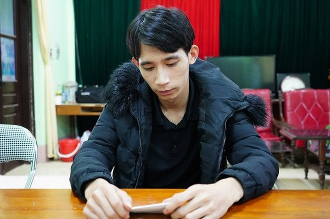  5. Cầm cố ô tô thuê để trả nợ game online: Ngày 5/11, Công an TP Bắc Kạn, tỉnh Bắc Kạn, khởi tố bị can, bắt tạm giam Đào Đình Trung (25 tuổi, ở xã Dương Quang, TP Bắc Kạn) về tội Lừa đảo chiếm đoạt tài sản. Ngày 4/9, Trung thuê chiếc Hyundai i10 của anh Nguyễn Đình Trường (ở TP Bắc Kạn) để sử dụng. Sau khi hoàn tất thủ tục thuê, Trung cùng 3 người khác điều khiển ô tô đến huyện Mê Linh, Hà Nội để cầm cố lấy 60 triệu đồng. Trung khai lên kế hoạch thuê ôtô rồi đem bán để lấy tiền trả nợ. Bị can cho biết anh ta nợ nần vì thua game online. 