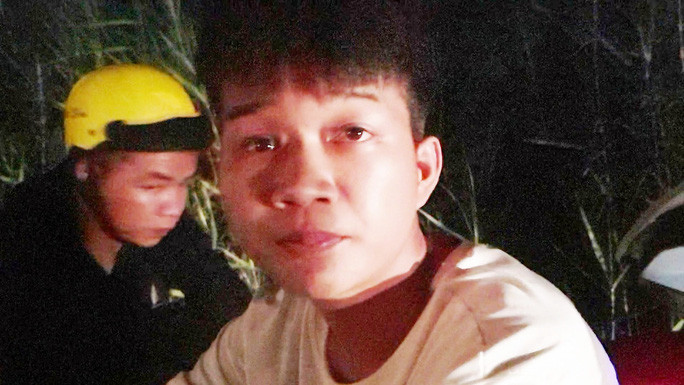  6. Khởi tố 7 bị can vụ “quái xế” tông thiếu tá CSGT trọng thương: Ngày 5/11, VKSND huyện Châu Thành, tỉnh Tiền Giang đã phê chuẩn quyết định khởi tố vụ án "Gây rối trật tự công cộng", khởi tố bị can cho tại ngoại 7 người gồm: Nguyễn Thanh Tuấn, Nguyễn Thành Nam, Huỳnh Tấn Đạt, Huỳnh Thanh Tú, Phạm Quốc Chuẩn, Ngô Phương Nguyên, Phạm Xuân An (cùng ngụ huyện Châu Thành). Riêng Nguyễn Hoàng Nam (SN 2002, ngụ xã Long Định) người tông thẳng vào người thiếu tá CSGT đang được xem xét hồ sơ khởi tố bị can sau. 7 bị can bị khởi tố trong vụ thiếu tá Nguyễn Lê Hồ (thuộc Phòng CSGT, Công an tỉnh Tiền Giang) bị tông thẳng vào người.