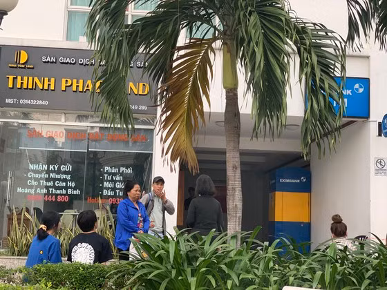 Phat hien thi the nguoi phu nu lia dau o chung cu Hoang Anh Thanh Binh, quan 7-Hinh-5