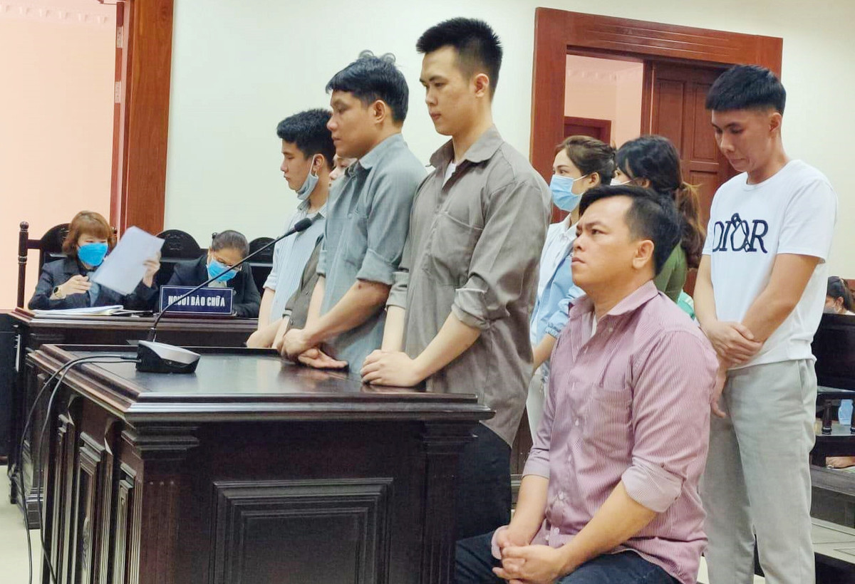 Sau khi kết thúc phiên tòa sơ thẩm, Phúc XO và 4 đồng phạm kháng cáo xin giảm nhẹ hình phạt, 2 nữ bị cáo Quỳnh - Đang và Sang xin được hưởng án treo. Tại phiên tòa phúc thẩm, Phúc XO không thể tự đi mà phải nhờ vào sự hỗ trợ của người khác, theo đó, Phúc có dấu hiệu bị teo cơ chân từ sau phiên xét xử sơ thẩm nên không thể đi lại. Phúc được ngồi trả lời trong toàn bộ phiên tòa phúc thẩm.