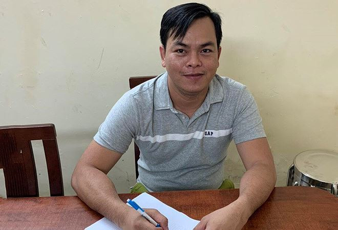 Các tiếp viên rót bia cho khách không được trả lương, mà phải nộp cho quán 100.000 đồng một ngày. Cơ quan điều tra xác định, từ khi hoạt động đến khi bị bắt Phúc thu lợi khoảng 600 triệu đồng. Sau thời gian theo dõi, rạng sáng 10/4/2019, Phòng Cảnh sát Hình sự (PC02) Công an TP HCM phối hợp đoàn kiểm tra liên ngành kiểm tra quán karaoke XO, bắt quả tang gần 100 người phê ma túy ở 5 phòng. Trong đó, 80 người dương tính với ma túy (30 nhân viên karaoke XO). 