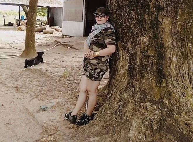 Dưới trướng của Loan, những thanh niên bặm trợn, xăm trổ đầy mình này chuyên dùng vũ lực ép các tiểu thương bán đồ thiết yếu cho công nhân buộc họ phải đóng tiền bảo kê. Có người bị chúng thu 1 triệu đồng, có người chúng thu 1,5 triệu đồng mỗi tháng. Hàng ngày, Loan cùng đàn em đi thu tiền bảo kê, cho vay nặng lãi, ghi số đề, đòi nợ thuê. Khi có người không đóng tiền, có ý chống đối, chúng tập hợp lại sẵn sàng ra tay “xử đẹp” khiến nhiều người khiếp sợ.