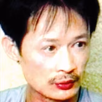 Cái tên Khánh "trắng" bắt nguồn từ nước da quanh năm suốt tháng trắng bủng của gã giang hồ, đi kèm với những tội ác mà bất cứ người dân lương thiện nào cũng khiếp sợ.