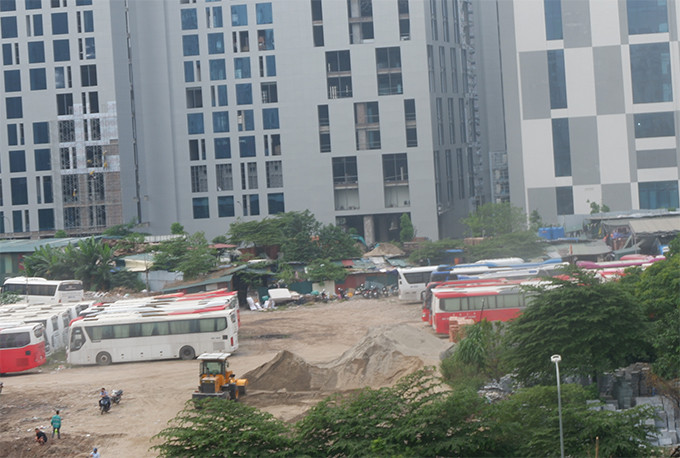 Tuy nhiên, cho đến nay (ngày 4/11/2020), theo quan sát của PV Kiến Thức, bãi trông giữ xe "khủng" trái phép ở nơi đây vẫn ngang nhiên hoạt động như không có chuyện gì xảy ra.