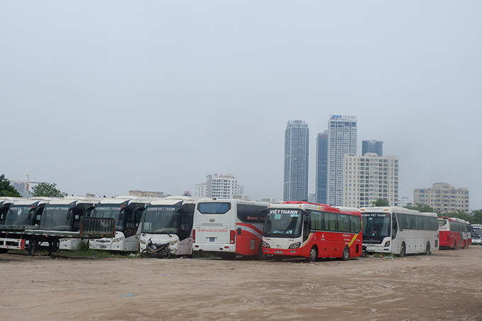 Ngày 8/6/2020, UBND phường Yên Hòa đã có Quyết định số 97/QĐ-XPVPHC về việc hoạt động kinh doanh sửa chữa xe ô tô đối với ông Vũ Hoàn; Quyết định số 98/QĐ-XPVPHC về việc hoạt động kinh doanh giữ xe không phép đối với ông Nguyễn Văn Hiếu.