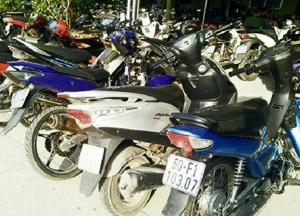  2. Bốn thiếu niên gây ra hàng loạt vụ cướp trong đêm: Ngày 3/11, Công an TP Biên Hòa, tỉnh Đồng Nai đang tạm giữ hình sự Nguyễn Gia Huy (17 tuổi), Nguyễn Gia Tự (15 tuổi), Nguyễn Hữu Thiện (15 tuổi) và Lê Hữu Lĩnh (16 tuổi), cùng ngụ TP Biên Hòa để điều tra về hành vi cướp tài sản. Đây là nhóm thiếu niên chuyên dùng hung khí tấn công người đi đường tại các huyện thị, thành phố trên địa bàn tỉnh Đồng Nai để cướp xe máy. Nhóm này còn sẵn sàng tấn công nạn nhân khi bị kháng cự. 