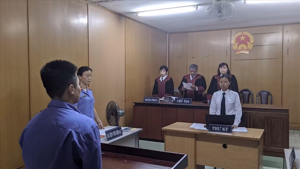 Xét bị cáo đã chấp hành xong hình phạt, nên thả tự do cho bị cáo tại phiên tòa. Buộc bị cáo bồi thường số tiền 163 triệu đồng cho bị hại, cấp dưỡng cho con bị hại 2 triệu đồng/tháng đến khi đủ 18 tuổi.