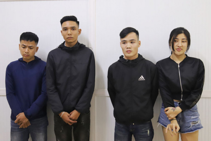  7. Bắt quả tang nhóm đối tượng cho vay nặng lãi: Ngày 4/11, Công an TP Bảo Lộc (Lâm Đồng) cho biết, đang tạm giữ 4 đối tượng liên quan đến đường dây cho vay nặng lãi trên địa bàn. Ban đầu, các đối tượng mang theo từ 30 – 40 triệu đồng để làm vốn cho vay. Sau khi có người liên hệ vay tiền, các đối tượng tự đặt ra mức lãi suất từ 120 - 150%/năm. Mức lãi suất này được các đối tượng áp dụng theo ngày để thu tiền lãi và tự đưa ra thời hạn từ 10 - 15 ngày để thu tiền gốc cho vay. 