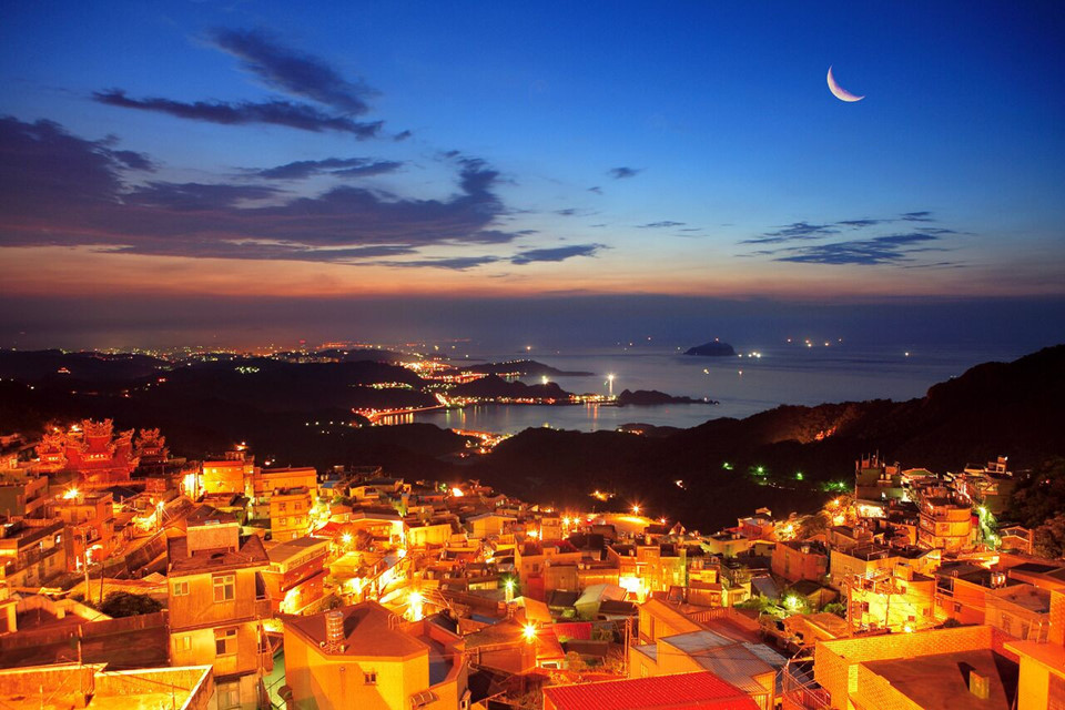 Nơi đây có rất nhiều thứ khiến du khách sẵn sàng mở ví. Để đảm bảo tài chính của bản thân trong chuyến du lịch, du khách có thể chọn hãng hàng không giá rẻ.