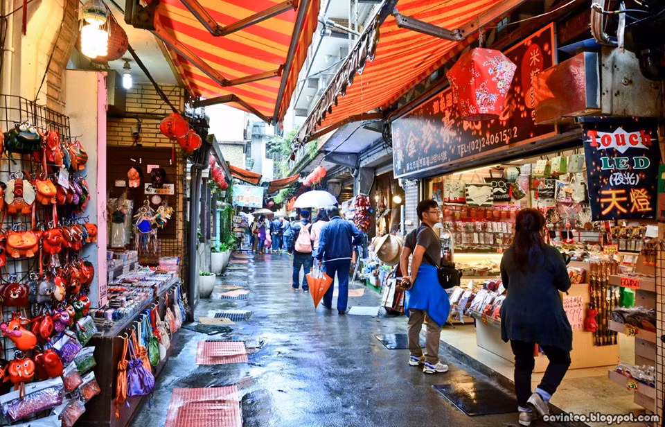 Năm 1989, Cửu phần trở thành địa điểm du lịch với phong cách hoài cổ khi bộ phim Bi tình thành thị trở thành tác phẩm ăn khách của điện ảnh Đài Loan. Một số bối cảnh chính được quay tại nơi này.