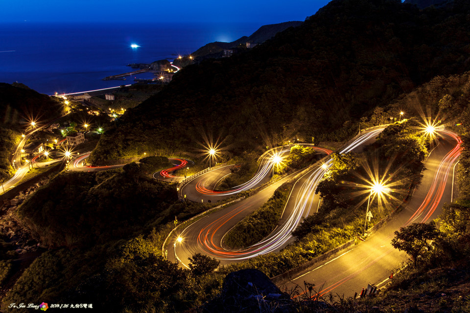 Ngoài ra, bạn cũng nên đặt trước khách sạn và lưu ý những chương trình giảm giá cho các dịch vụ tham quan.
