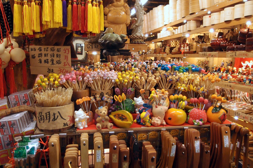 Đặc biệt, từ năm 1890, công nhân phát hiện vụn vàng khi xây dựng tuyến đường sắt Đài Bắc - Cơ Long chạy qua gần khu vực Cửu Phần. Năm 1893, khu đãi vàng dưới chân các ngọn đồi ở Cửu Phần tìm thấy lượng vàng lớn, vài kg/ngày.