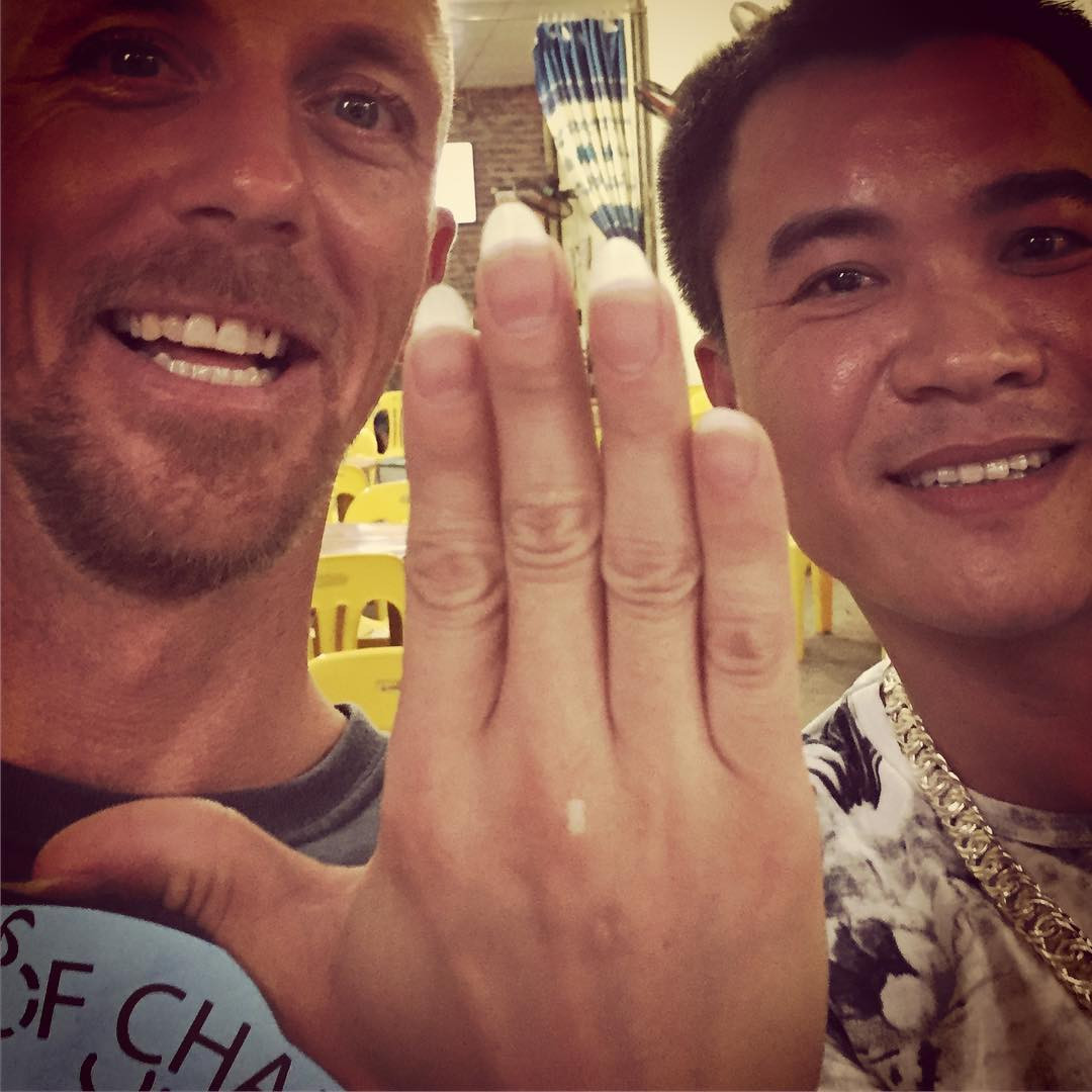  6. Đàn ông Việt Nam để móng tay dài: Snezhana cho biết nếu đàn ông Việt Nam để móng tay dài có nghĩa anh ta không làm việc đồng áng hay những công việc chân tay lương thấp. Nhiều đàn ông Việt Nam dùng cách này để thể hiện địa vị xã hội. Thông thường họ sẽ nuôi một móng nhưng cũng có người nuôi móng cả bàn tay. Công việc nhà thường là việc của phụ nữ - Snezhana chia sẻ những quan sát của mình trong 6 năm ở Việt Nam.