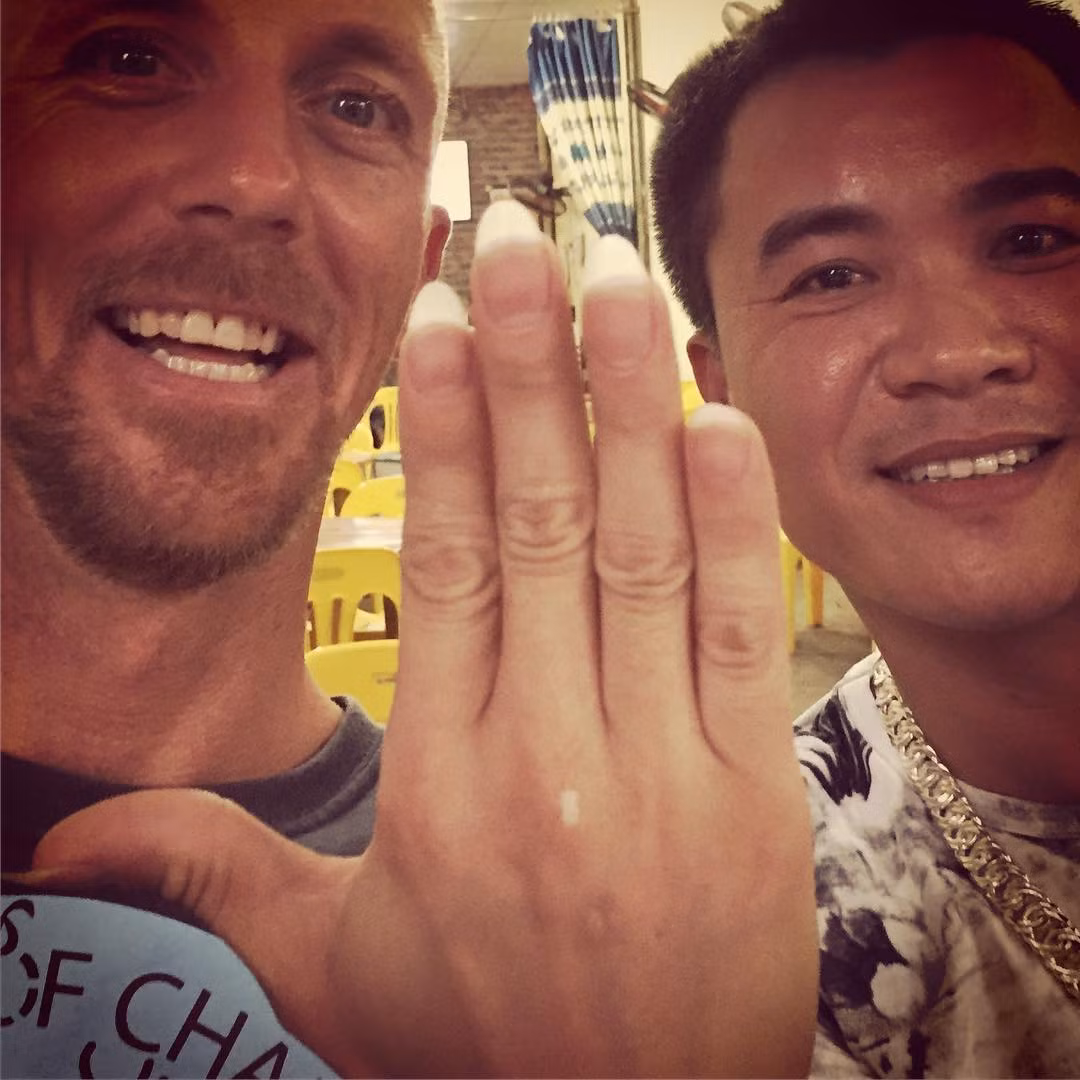  6. Đàn ông Việt Nam để móng tay dài: Snezhana cho biết nếu đàn ông Việt Nam để móng tay dài có nghĩa anh ta không làm việc đồng áng hay những công việc chân tay lương thấp. Nhiều đàn ông Việt Nam dùng cách này để thể hiện địa vị xã hội. Thông thường họ sẽ nuôi một móng nhưng cũng có người nuôi móng cả bàn tay. Công việc nhà thường là việc của phụ nữ - Snezhana chia sẻ những quan sát của mình trong 6 năm ở Việt Nam.