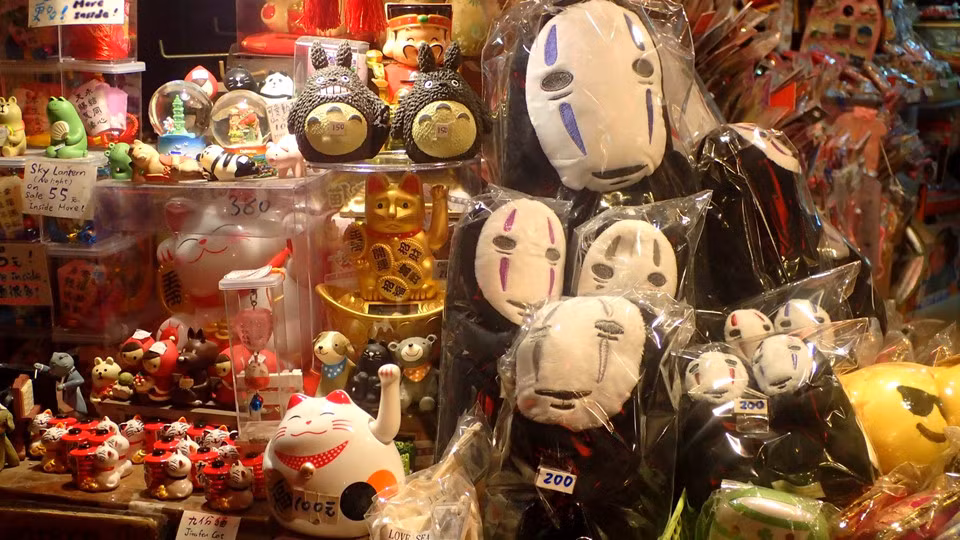 12 năm sau, danh tiếng nơi này được nâng lên tầm quốc tế sau khi đạo diễn Miyazaki Hayao đưa hình ảnh của làng vào làm một số bối cảnh trong phim Sprited Away.