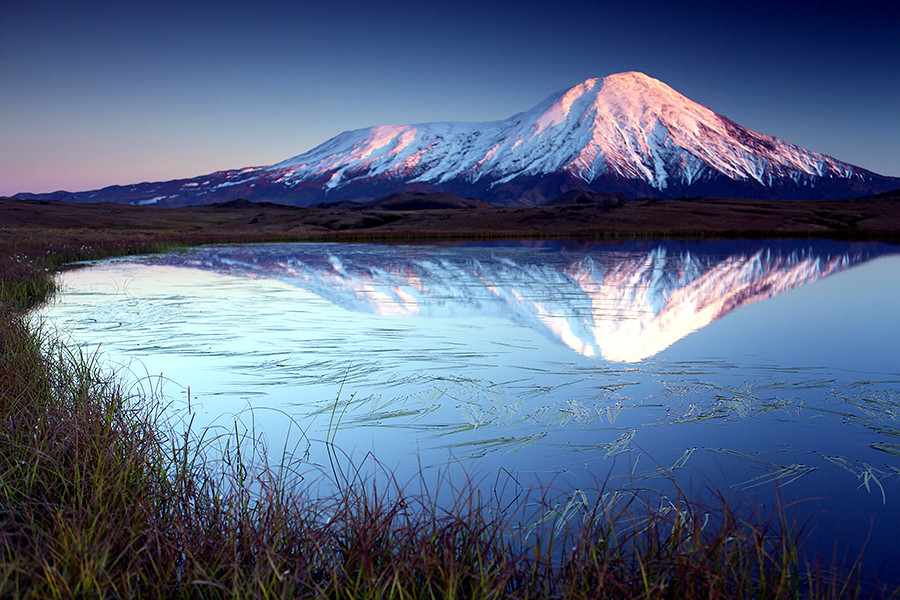  1. Núi lửa còn hoạt động lớn nhất ở lục địa Á – Âu: Klyuchevskaya Sopka là một núi lửa dạng tầng - là ngọn núi cao nhất trên bán đảo Kamchatka của Nga và là núi lửa còn hoạt động cao nhất của lục địa Á-Âu.
