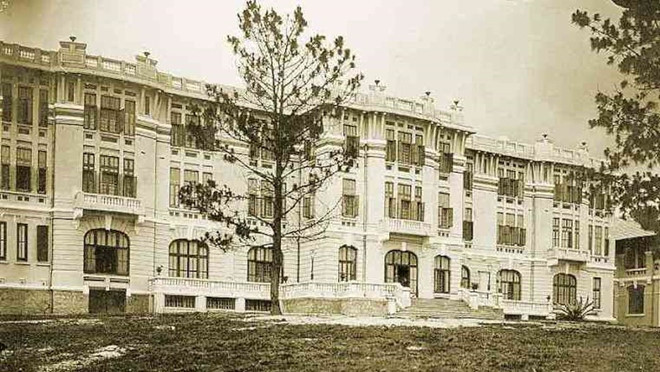 Dẫn đầu về độ giàu có ở Việt Nam thời kỳ này chính là nhà tư sản Lê Phát Đạt (1841-1900). Ông còn có biệt danh là huyện Sỹ, đồng thời cũng chính là ông ngoại của Nam Phương Hoàng hậu.