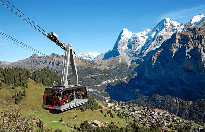 Sau khi sự cố xảy ra, các du khách đã được đưa sang cáp treo riêng biệt đến một sườn núi gần đó. Tại đây, có bốn chiếc trực thăng chở họ tới trạm trượt tuyết Muerren ở chân núi. 400 du khách đã an toàn sau sự cố này.