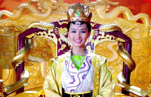 Trong cuộc chuyển ngôi từ Lý sang Trần, các sử gia thường đánh giá vai trò của Hoàng hậu Trần Thị Dung cùng Trần Thủ Độ là như nhau, đều mang tính quyết định dẫn đến sự thành công của họ Trần. (Ảnh: Phim Thái sư Trần Thủ Độ).