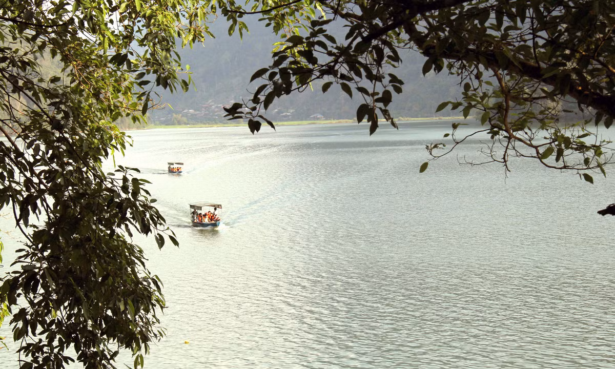  Địa chất và địa mạo của hồ Ba Bể hết sức phức tạp dẫn đến sự tạo thành các phong cảnh đẹp ngoạn mục với cấu trúc địa chất và đất đai có một không hai, khó có thể bắt gặp ở các nơi khác trên thế giới.