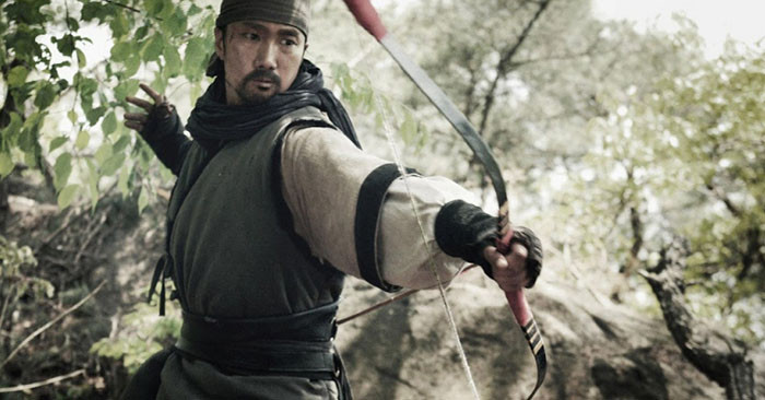 Sử sách chép rằng, khi ra trận, bên mình tướng Lý Văn Bưu bao giờ cũng có cây cung Kỳ Nam. Cây cung này có một cấu trúc đặc biệt; giữa cánh cung, chỗ tay cầm có tháp gỗ quý Kỳ Nam nên gọi là cung Kỳ Nam.