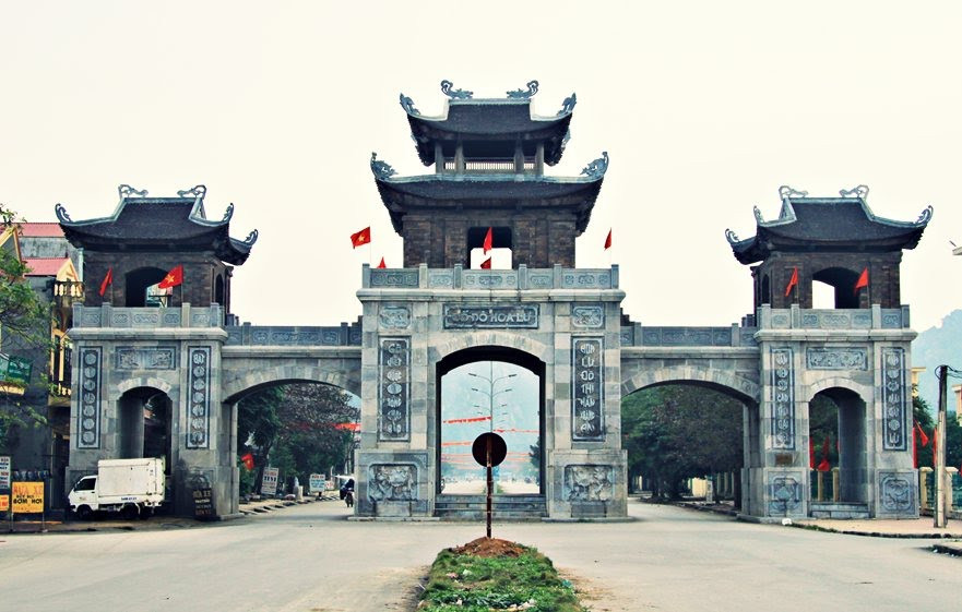 Ngày nay hình ảnh của Cố đô Hoa Lư tuy không còn nguyên vẹn mà thay vào đó là đền thờ: Vua Đinh – Vua Lê được dựng ngay trên nền của Cố Đô Hoa Lư xưa. Hai ngôi đền cách nhau khoảng 500m.