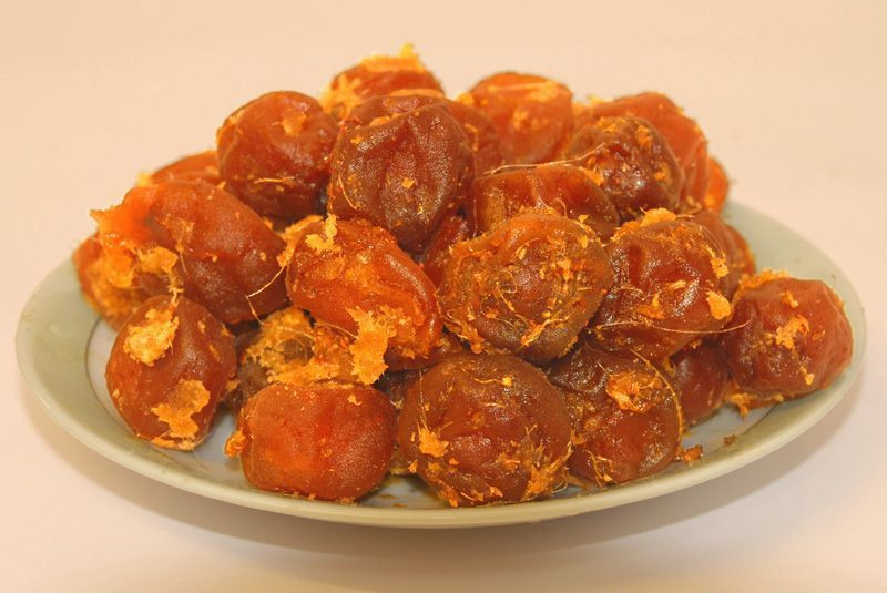 Việc bạn ngồi làm việc thỉnh thoảng nhón viên ô mai cho vào miệng hay nhấm nắm hạt hướng dương mà không rửa tay là rất phổ biến. Điều này là rất nguy hiểm, nhất là khi dịch COVID -19 đang diễn biến phức tạp.