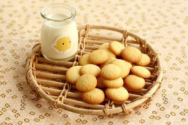 Các chuyên gia dinh dưỡng luôn khuyến cáo, ngoài ba bữa chính nên bổ sung ba bữa phụ, nhất là với những người cần nhu cầu năng lượng cao như người làm việc nặng nhọc, phụ nữ mang thai và cho con bú, trẻ nhỏ…