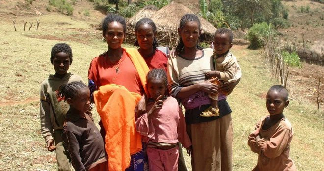 Trong khi hầu hết mọi người bắt đầu ngày vào lúc nửa đêm (0 giờ) thì người Ethiopia lại bắt đầu ngày mới vào lúc bình minh. Bất chấp các quy chuẩn tiêu chuẩn quốc tế, hệ thống thời gian này tồn tại cho đến ngày nay.