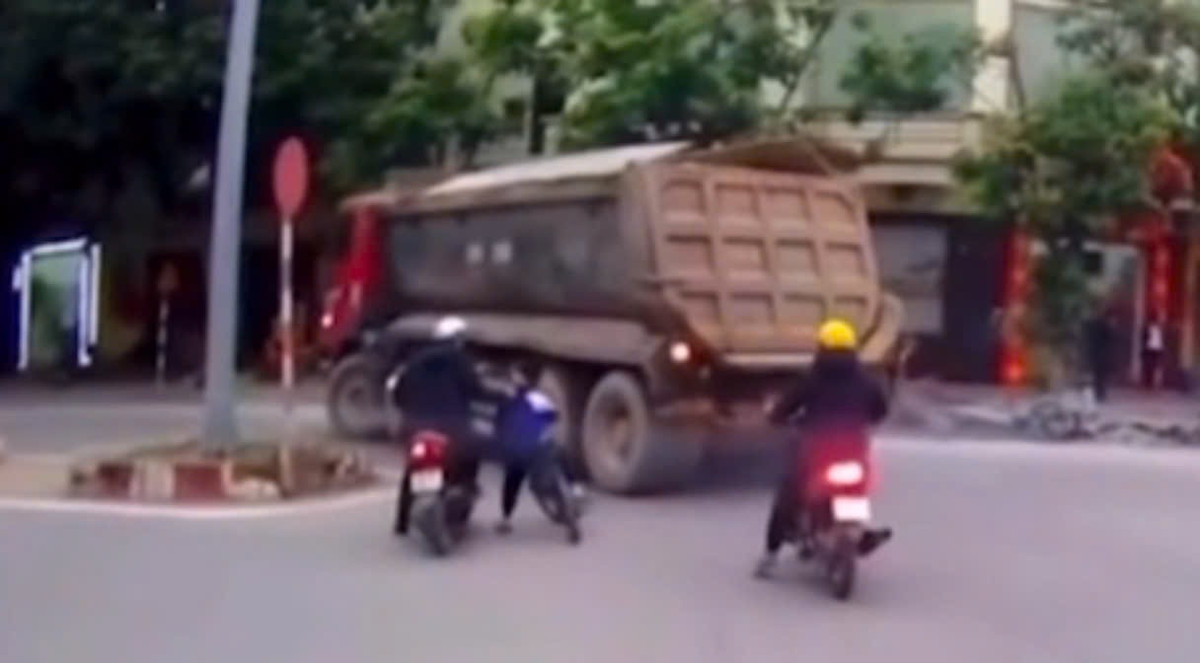 Lực lượng CSGT cũng vận động các chủ doanh nghiệp kinh doanh vận tải lắp đặt thiết bị camera giám sát "điểm mù". Đây là nguyên nhân hàng đầu dẫn đến TNGT đối với các phương tiện dài, lớn như xe bồn, container, xe tải nặng...