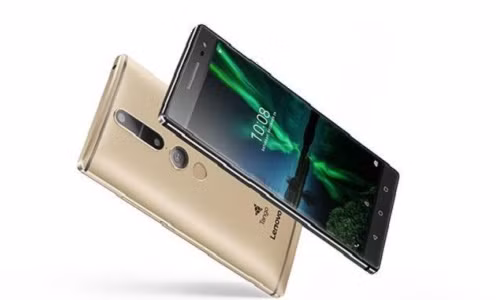 Tương tự, Lenovo Phab 2 Pro cũng được trang bị 4 camera: 1 camera trước và 3 camera sau. Ảnh: NDTV Gadgets.