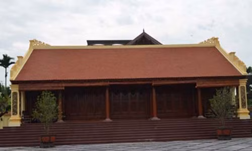 Ở xã Thủy Triều, huyện Thủy Nguyên, TP.Hải Phòng có khoảng hơn 150 ngôi nhà gỗ lim có giá từ vài trăm triệu đến cả tỷ đồng.