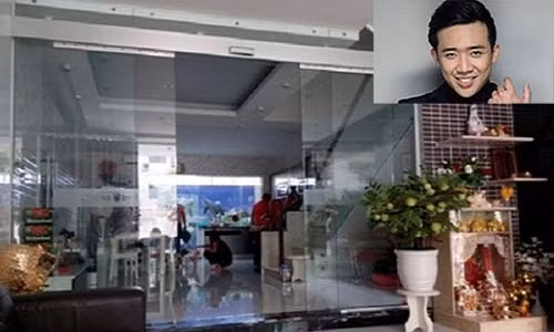 Có thể thấy căn nhà của Trấn Thành khá rộng rãi, nội thất tiện nghi và sang trọng. Ảnh: Youtube.