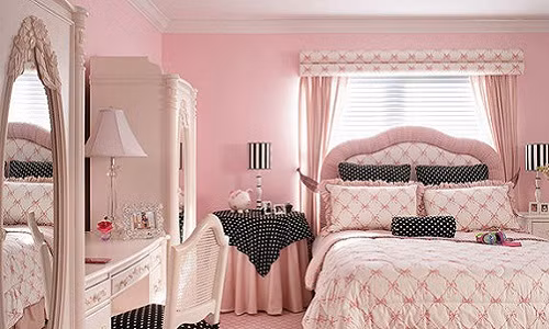 Phòng ngủ cổ điển kiểu Pháp mang vẻ đẹp lãng mạn và quyến rũ. Ảnh: Qpdesign.