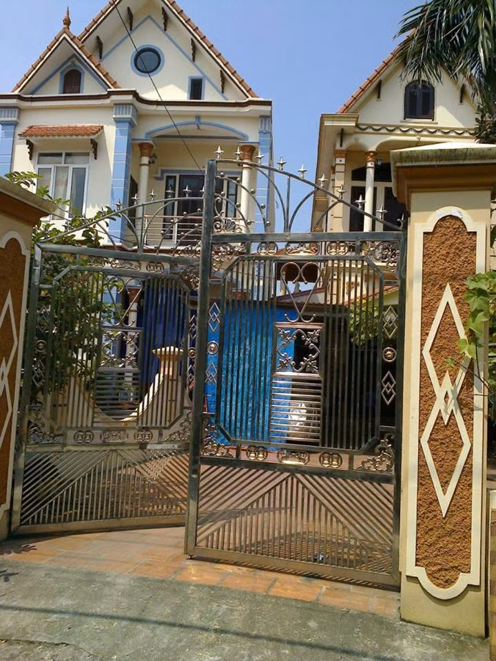 Ước tính trong thôn có tới hàng trăm ngôi biệt thự như thế. Ảnh: Xuatkhaulaodong.