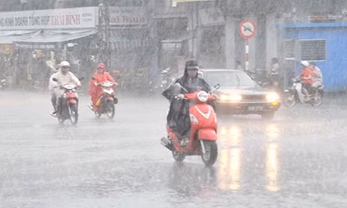 Ha Noi, TPHCM mua dong, nguy co to loc vao chieu toi