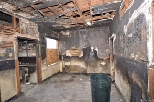 Do đó, mua căn nhà rách nát, bạn phải xác định dành ra một khoản tiền kha khá để tu sửa, thậm chí là đập bỏ xây lại.