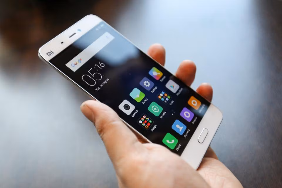 Sự phát triển nhanh chóng của công nghệ khiến thị trường smartphone quá nhiều sản phẩm khiến người tiêu dùng cảm thấy khó khăn khi chọn mua di động phù hợp với mình. Vậy, cần phải lưu ý những điểm gì trước khi bỏ tiền ra mua sản phẩm ưng ý nhất cho mình? Ảnh: AralyTeck.