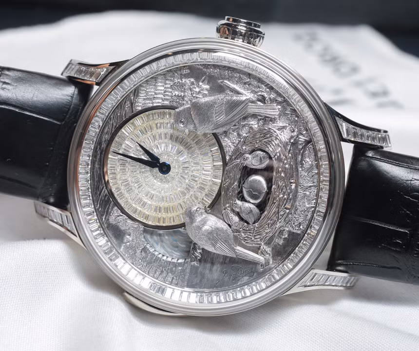 Đồng hồ tổ chim phiên bản vàng trắng 18k nạm kim cương giá lên tới 17 tỷ đồng. Ảnh: Ablogtowatch.