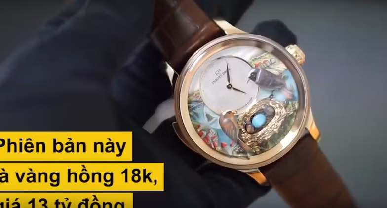 Đồng hồ tổ chim phiên bản bằng vàng hồng 18k có giá 13 tỷ đồng. Ảnh: Youtube.